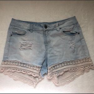 STRETCHY Lace Jean Shorts!
